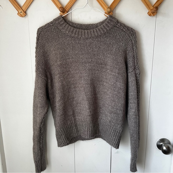 Abercrombie and Fitch Grey Sweater - Picture 1 of 4